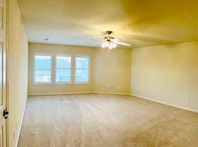 Building Photo - 2212 Hopkins Dr