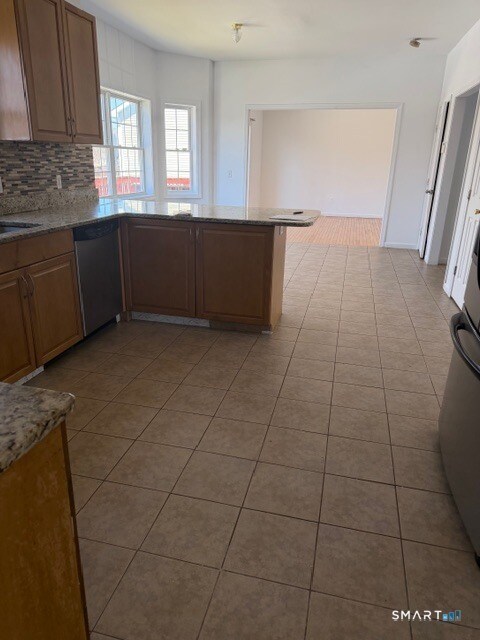 Building Photo - 1849 Meriden Rd