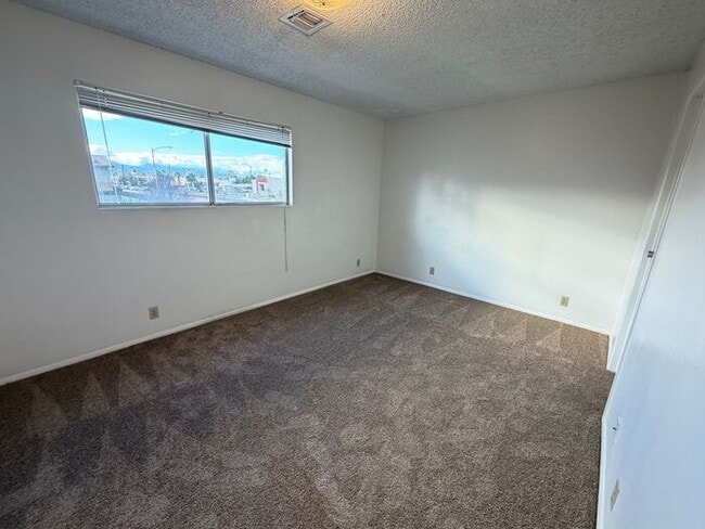 Building Photo - To schedule a viewing, call Wally Fellman at 702-493-9787