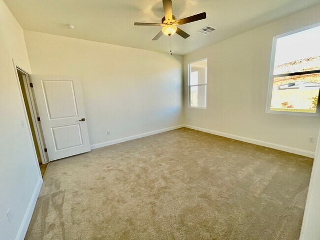 Building Photo - Three Bedroom Home in Washington Fields