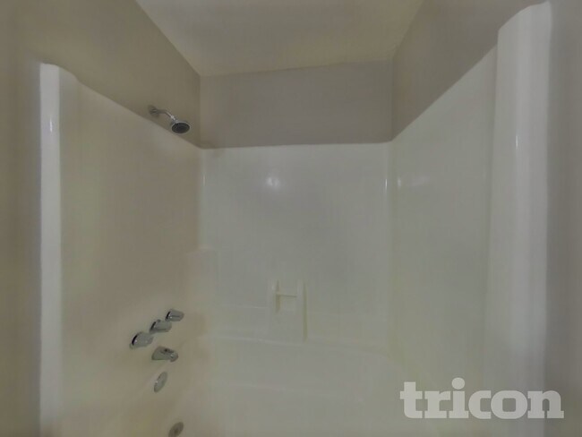 Building Photo - 362 Park Ct N