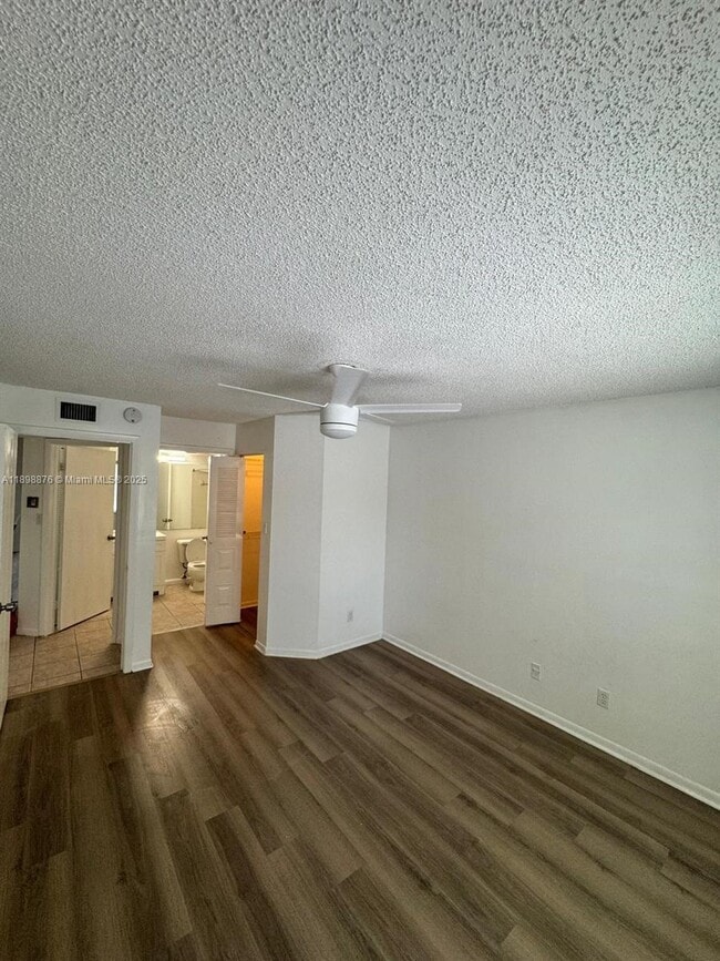 Building Photo - 911 Coral Club Dr