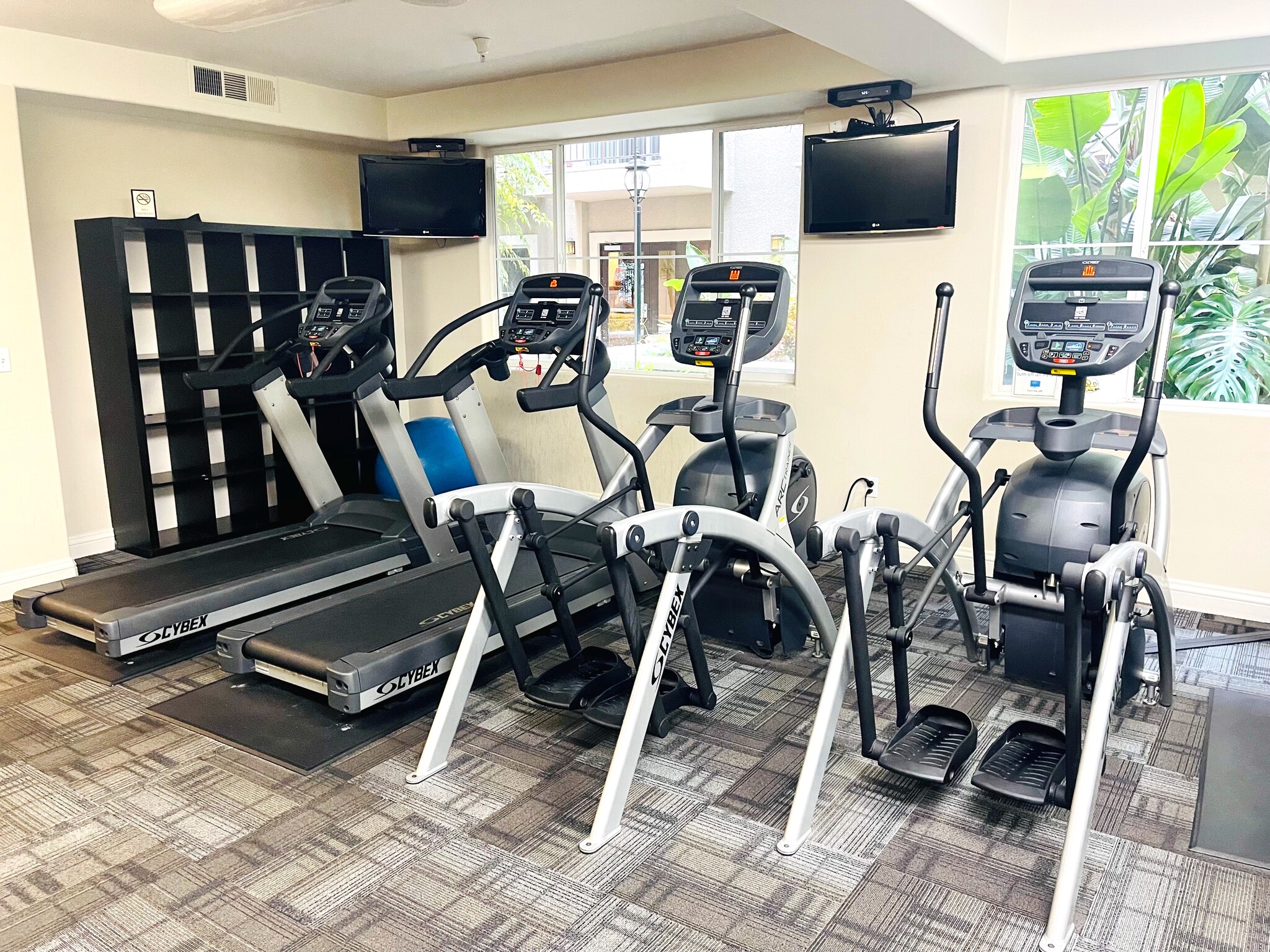 Building Photo - 4060 Glencoe Ave