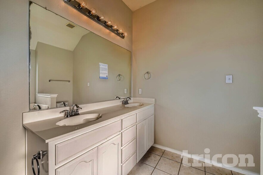 Building Photo - 9705 Gallatin Ln