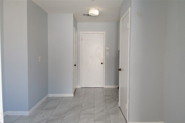 Building Photo - 6707 Las Brisas Dr
