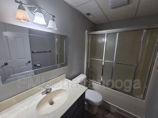 Building Photo - 3717 Crestview Pl