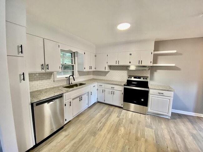 Building Photo - 2104 Linde St NW