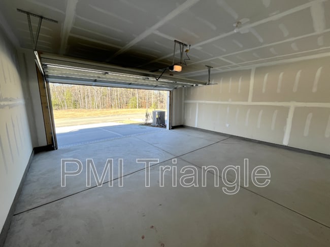 Building Photo - 1615 Singing Bird Trl