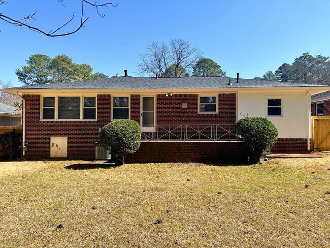 Building Photo - Charming 3BR House in Atlanta