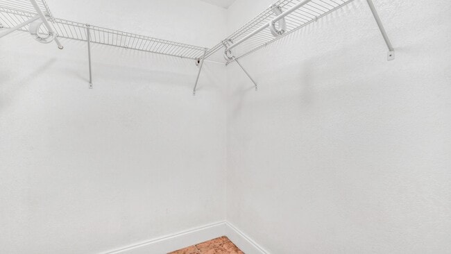 Building Photo - Spacious 1-bedroom, 1.5-bath, two-story Ki...