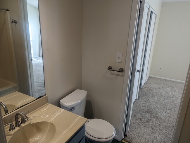 Building Photo - 2104 Melrose Dr