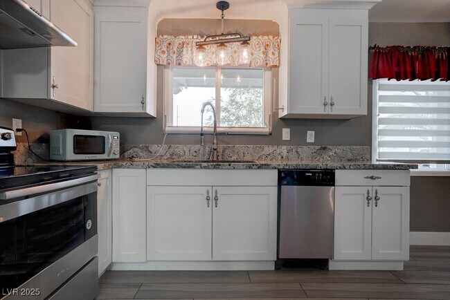 Building Photo - 908 Bonita Ave