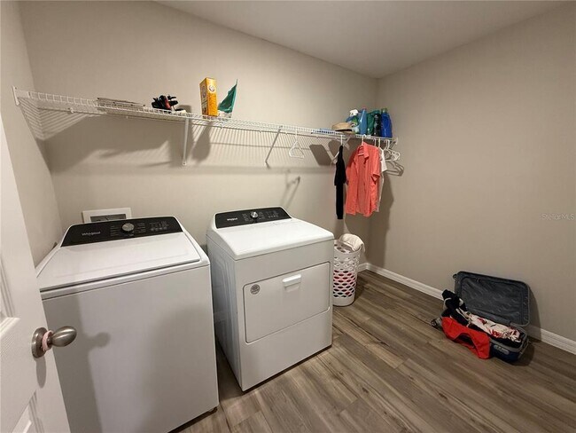 Building Photo - 3464 Dahlia Dr