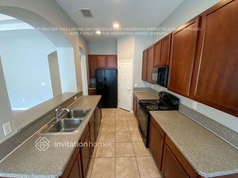 Building Photo - 3826 Westridge Dr