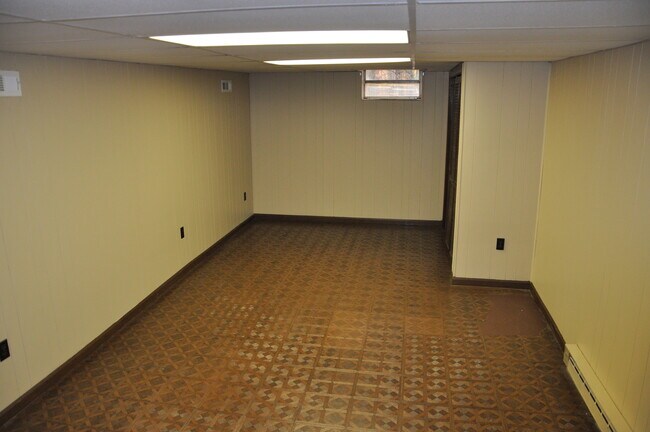 Building Photo - Sparkling Rambler in Park-like Setting on 10 Acres