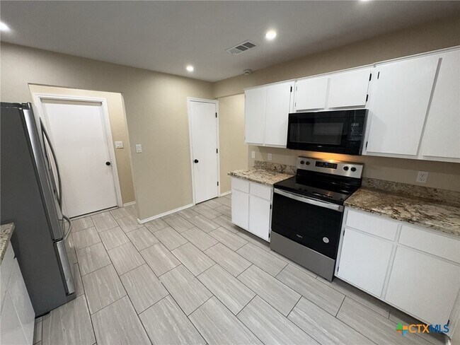 Building Photo - 2611 Littlewood Dr