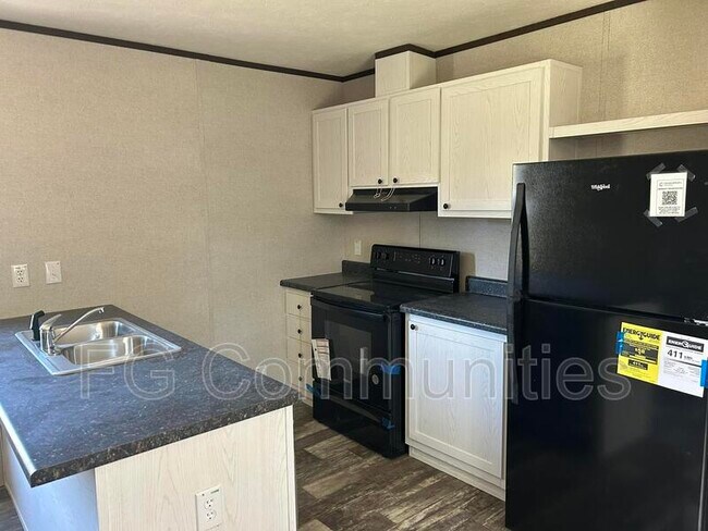 Building Photo - 101 Pistol St