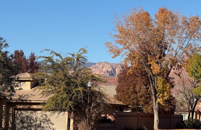 Building Photo - 934 N Slow Creek Ln