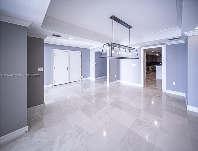 Building Photo - 20201 E Country Club Dr