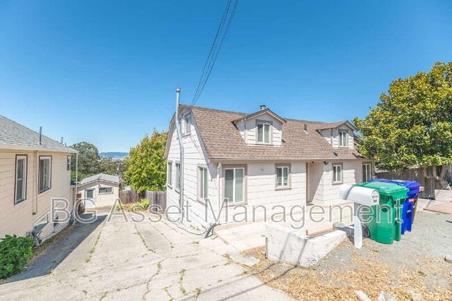 Building Photo - 1723 Bayo Vista Ave