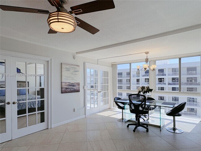 Building Photo - 3100 NE 49th St