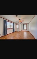 Building Photo - 1112 N Joliet St