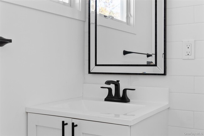 Building Photo - 20 Mortimer St