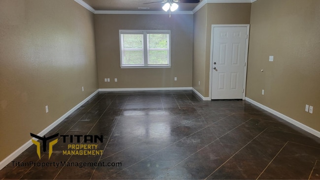 Building Photo - Cute 2 bed/2 bath house