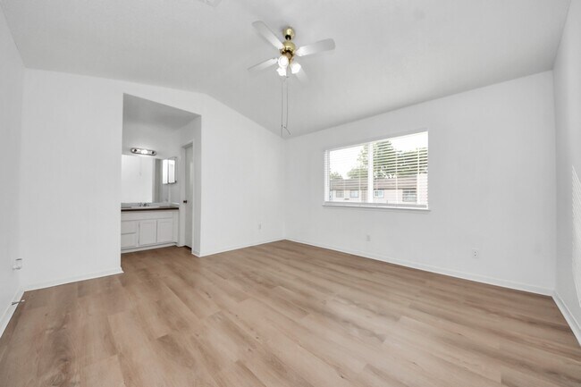 Building Photo - 12500 Brookglade Cir