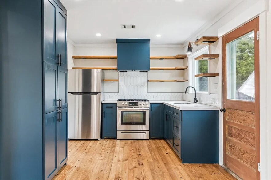 Kitchen - 4610 Siegel St