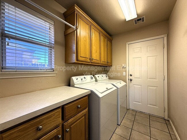 Building Photo - 8305 NW 73rd St