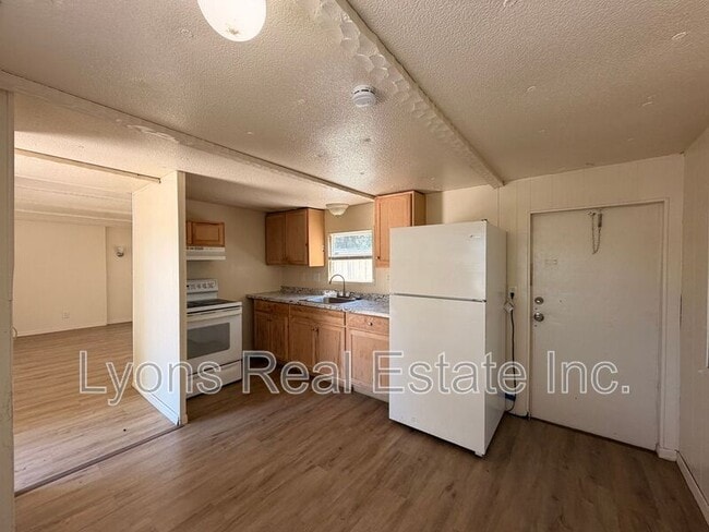 Building Photo - 8205 Suncoast Dr
