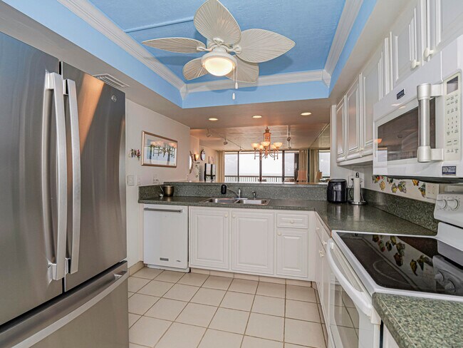 Building Photo - 4141 Ocean Dr