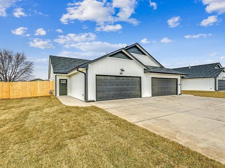 Building Photo - 3520 W 45th St S