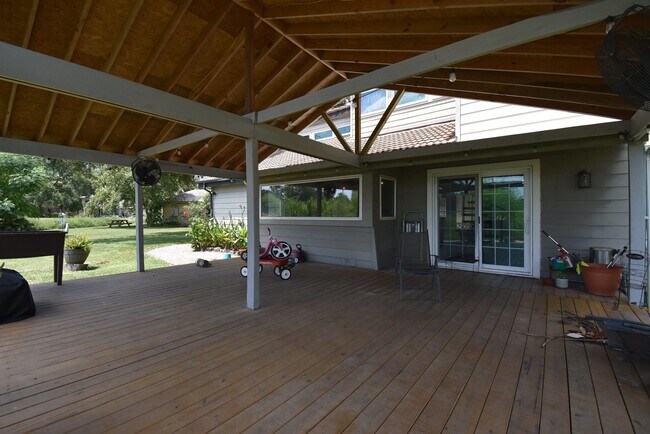 Building Photo - 6003 Long Leaf Dr
