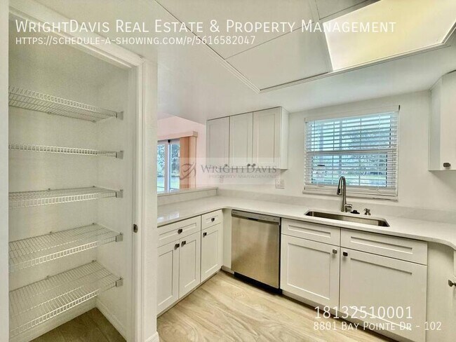 Building Photo - 8801 Bay Pointe Dr