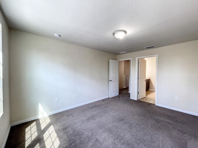 Building Photo - 3748 Chambers Ln