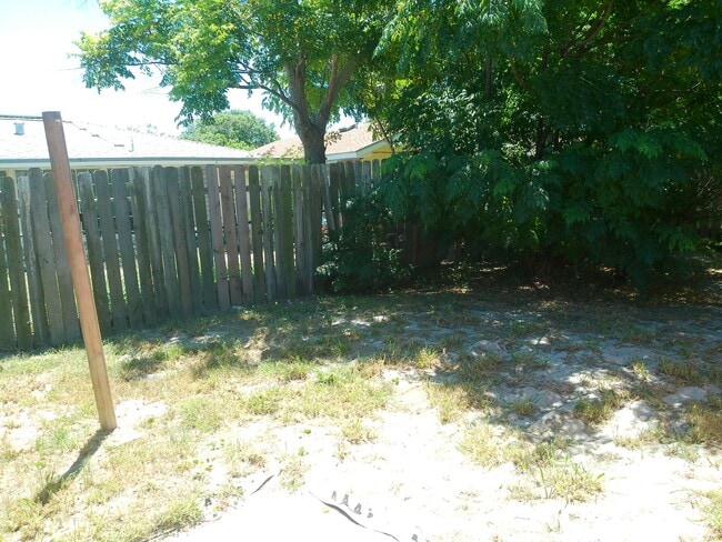 Building Photo - 421 Antares Dr