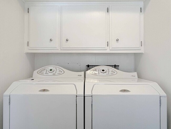 Building Photo - Spacious 2BR/2BA Home for Rent in 55+ Comm...