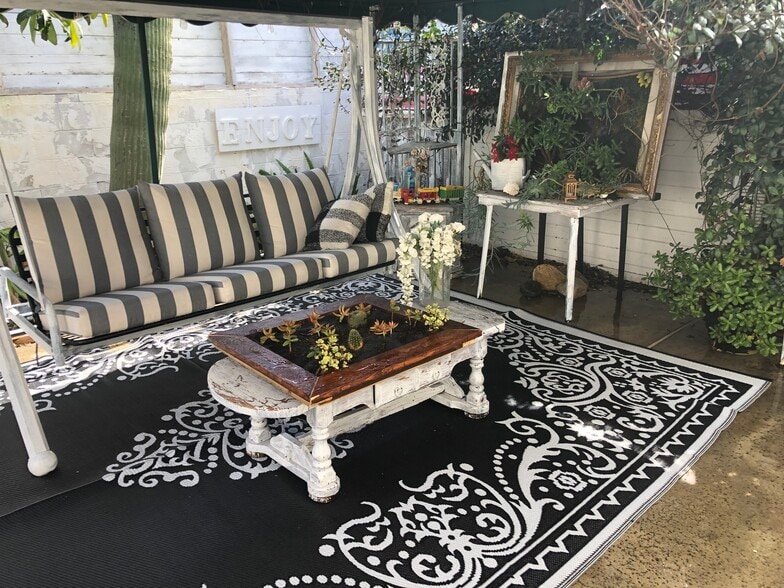 Building Photo - 10802 Howard St