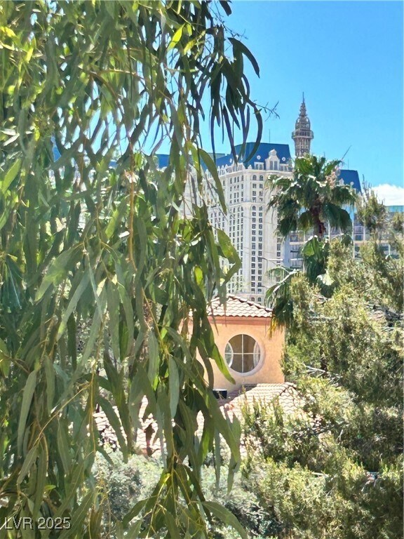 Building Photo - 270 E Flamingo Rd