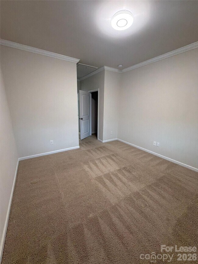 Building Photo - 1008 Fairbrae Ln