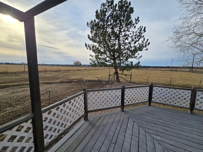Building Photo - Beautiful Country Home, Powell Butte