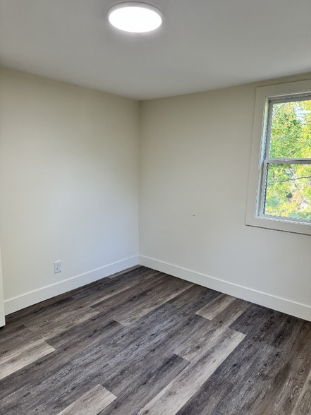Building Photo - 509 N Elm St