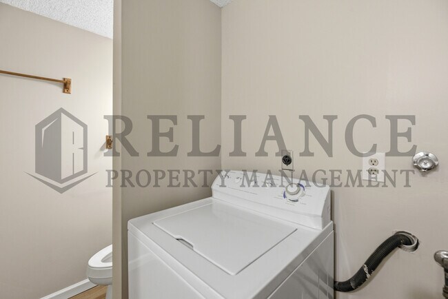 Building Photo - 1908 N Jeanette St