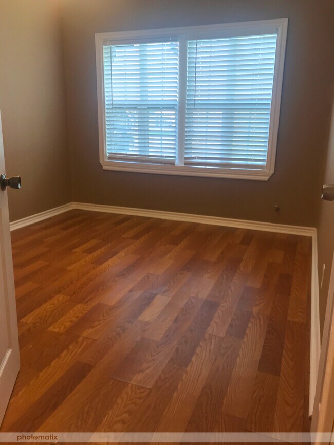 Building Photo - 509 Bluebonnet Dr