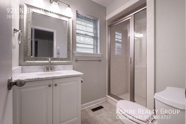 Building Photo - Updated 3 bedroom Home in Midtown