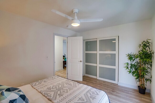 Building Photo - Spacious -2bd/1ba -$2,050.00 - LBC - Parki...