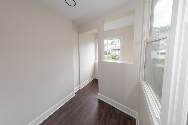 Building Photo - Beautiful 4 Bed 2 Bath home in the heart of Irving Park!
