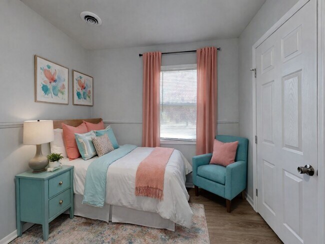 Building Photo - Beautiful 4BR 1BA Home w/  Granite Counters, Stainless Steel Appliances and Big Backyard in Grand...